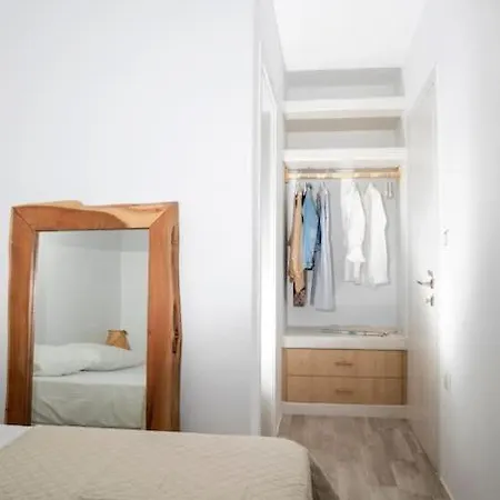 White Nadora Naxos * Agia Anna (Naxos)