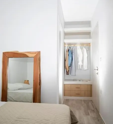 White Nadora Naxos * Ajía Ána